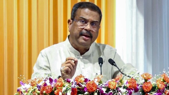 नीट विवाद के बीच केंद्रीय शिक्षा मंत्री धर्मेंद्र प्रधान ने दिया इस्तीफा, छात्र आंदोलन के बाद बड़ा फैसला
