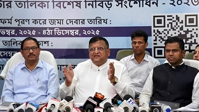 EC ने TMC के छेड़छाड़ दावों को खारिज किया, कोलकाता स्ट्रॉंगरूम विवाद में कहा CCTV बंद नहीं हुआ