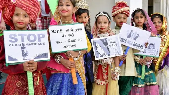 बाल विवाह रोकने के लिए महाराष्ट्र का नया कदम, शादी के कार्ड पर दूल्हा-दुल्हन की जन्मतिथि अनिवार्य करने की तैयारी