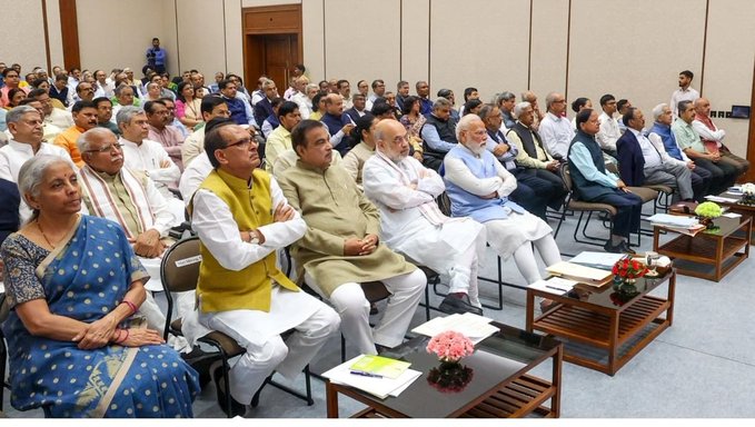 पहली बार सरकार ने मंत्रालयों का परफॉर्मेंस मूल्यांकन किया, बेहतर और कमजोर प्रदर्शन करने वालों की पहचान