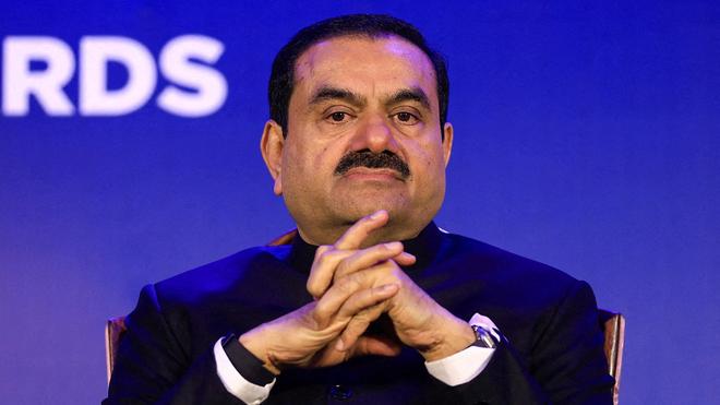 अडानी से जुड़े अमेरिकी मामले में सभी आरोप हटने के दावों पर चर्चा तेज