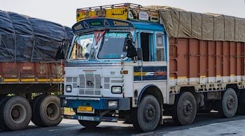  दिल्ली-NCR में पुराने ट्रकों और बसों को बदलने के लिए ₹9,585 करोड़ की योजना मंजूर