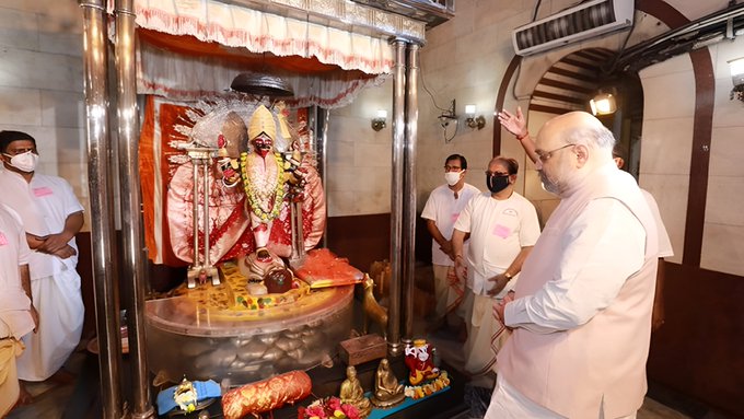अमित शाह ने बंगाल BJP विधायक दल बैठक से पहले दक्षिणेश्वर काली मंदिर में पूजा की