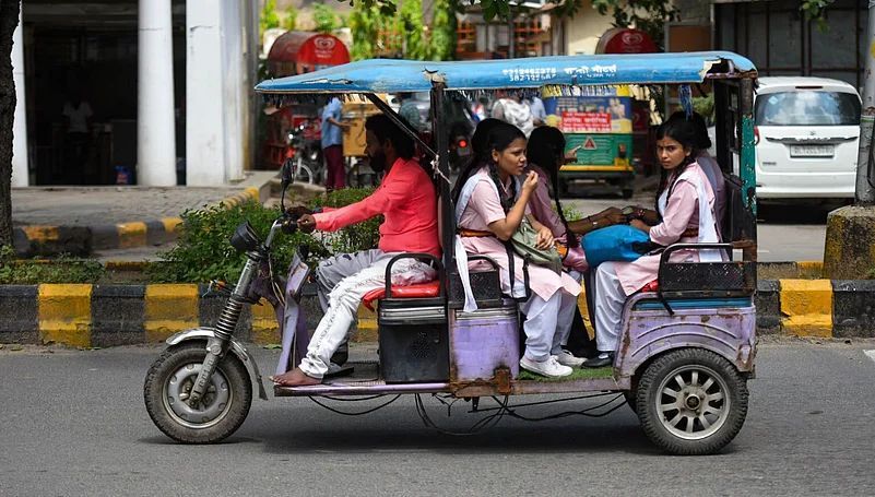 दिल्ली में ई-रिक्शों की संख्या 2.5 लाख तक सीमित करने की तैयारी