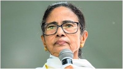 ममता बनर्जी का ऐलान: मुख्यमंत्री पद से इस्तीफा नहीं दूंगी, लोक भवन नहीं जाऊंगी