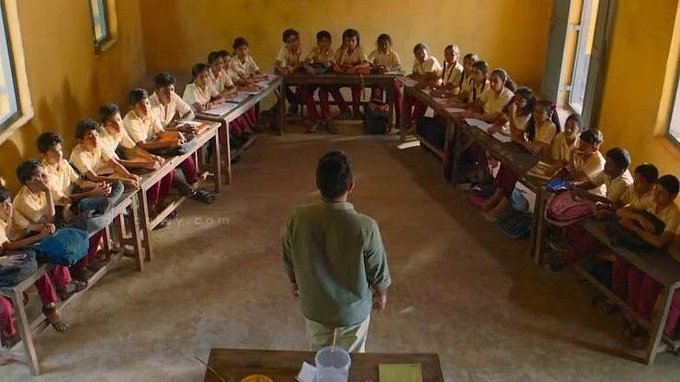 केरल के स्कूलों में पारंपरिक रो-आधारित बैठने की व्यवस्था को U-आकार से बदलाव: बैकबेंचर अवधारणा समाप्त