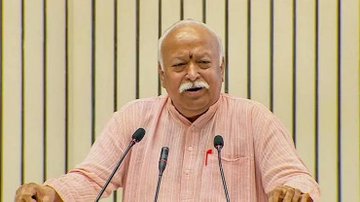 मोहन भागवत बोले, अंधानुकरण का युग नहीं, युवाओं के सवालों का जवाब संवाद और प्रेम से देना होगा