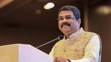 केंद्रीय शिक्षा मंत्री धर्मेंद्र प्रधान ने दिया इस्तीफा, NEET विवाद और छात्र आंदोलन के बीच लिया फैसला