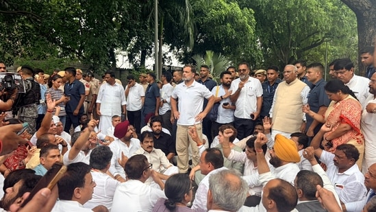 CJP प्रदर्शन पर कार्रवाई के विरोध में राहुल गांधी का मार्च, पीएम आवास की ओर विपक्ष का प्रदर्शन