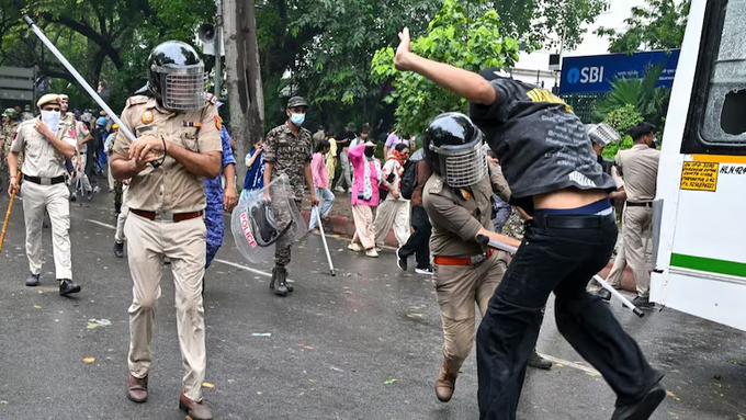 सुप्रीम कोर्ट की टिप्पणी, शांतिपूर्ण प्रदर्शन संवैधानिक अधिकार, आंदोलन के आधार पर लाठीचार्ज उचित नहीं