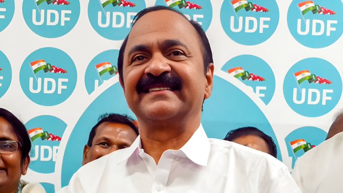 केरल CM वी डी सतीशन ने पिनराई विजयन समर्थित SilverLine परियोजना रद्द की