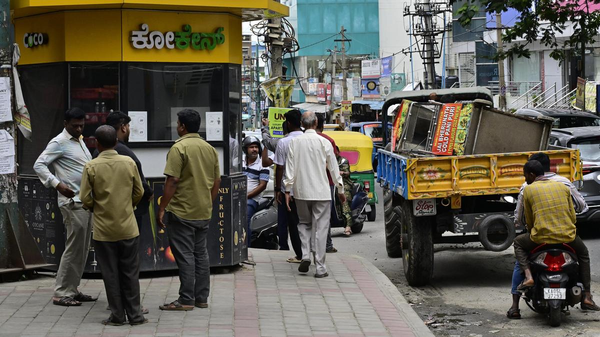 क्या भोपाल भी बेंगलुरु से सीख सकता है? फुटपाथ सिर्फ साफ़ करने नहीं, बचाने की ज़रूरत है