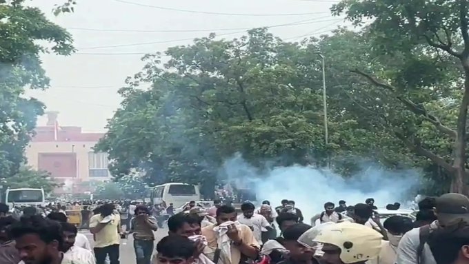 CJP मार्च के दौरान प्रदर्शनकारियों और पुलिस में टकराव, लाठीचार्ज और आंसू गैस के बीच आंदोलन जारी