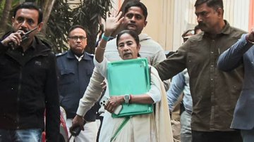 ममता बनर्जी: "हम सरकार बना रहे हैं। जय बांग्ला!"