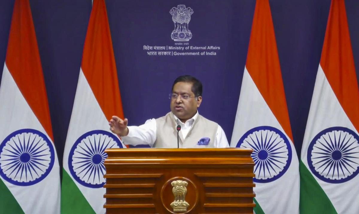 ओमान तट के पास व्यापारी जहाज पर हमले के बाद भारत का कड़ा विरोध, तीन भारतीय नाविक लापता