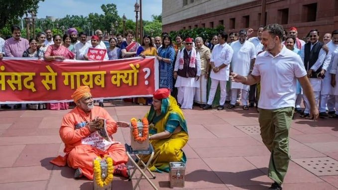 संसद परिसर के बाहर राम मंदिर चंदा चोरी स्किट पर पप्पू यादव के खिलाफ शिकायत दर्ज
